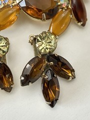 VTG BROWN AMBER AURORA COLOR BOREALIS BROOCH & CLIP ON EARRINGS