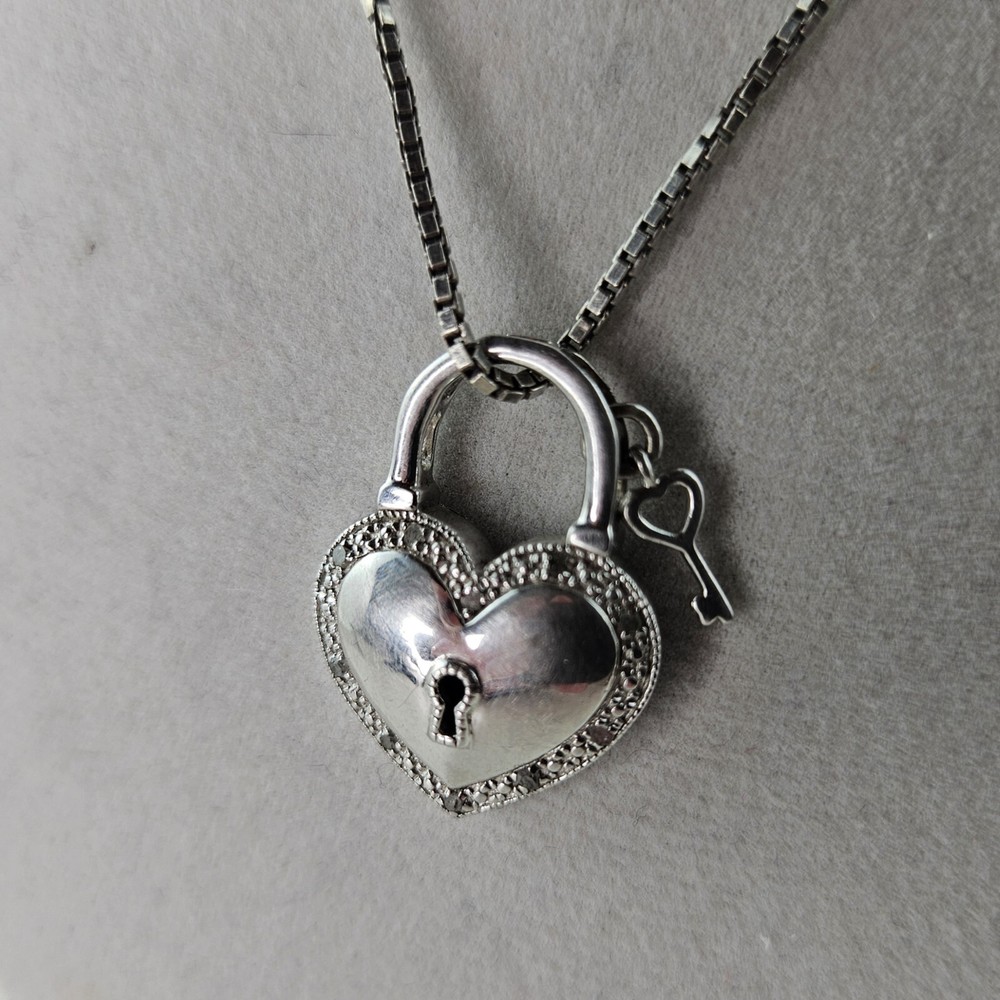 Sterling Heart Pendant Lock & 10 Tiny Diamonds & 18in Chain Box Link 8.7g [8540]