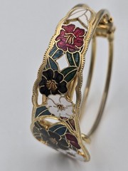 ​Vintage Taiwan ROC Cloisonné Enamel Floral Bypass Hinged Bangle Bracelet…