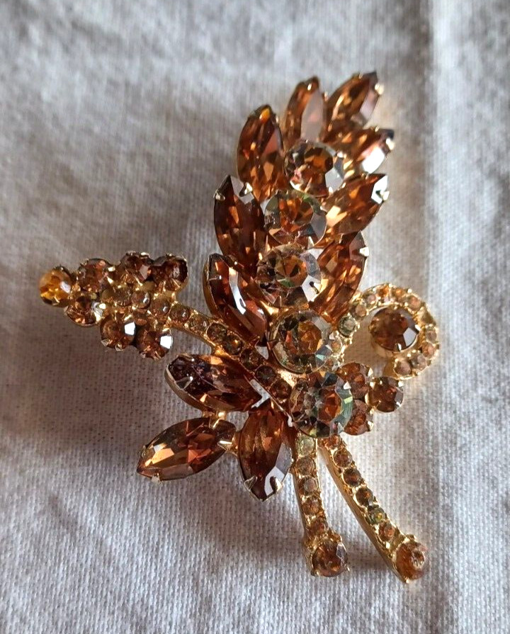 Vnt D&E Juliana Brooch Marked by Style