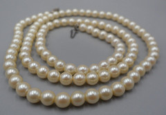 Vintage Cream Faux Pearl Necklace 1950s Single Strand Filigree Box Clasp 22.5″