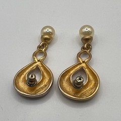 Vintage Casual Corner Dangle Earrings Faux Pearl Elegant Gold Tone