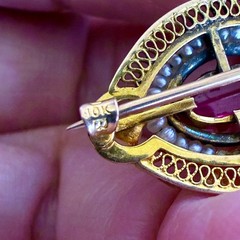 Antique 10K yellow gold red stone & seed pearl brooch pin 2.0 grams