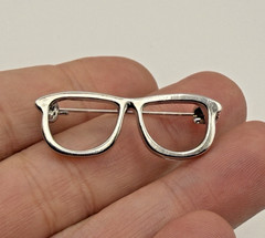 Silver Tone Eyeglasses Pin Brooch