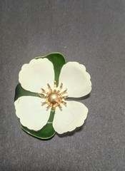 Sarah Coventry Tahitian Flower Enamel White And Green Brooch Vintage 1969 Signed