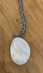 Vintage Natural Abalone Mother of Pearl 15.5″ Necklace Pendant w/ Silver Chain