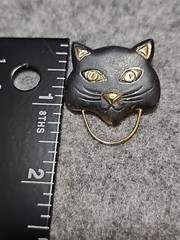 Black Cat Face Brooch Eye Glasses Holder Pin Sunglasses Eye Wear (C1)