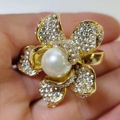 Gold Tone Faux Pearl 7 Petal Flower Ring Clear Stones Jewelry sz 8