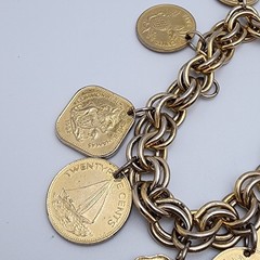 Vtg Bahama Coin Dangle Charm Gold Tone Bracelet 80s 90s Double Link Chain 7.5″