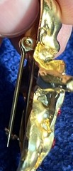 GOLDTONE VALENTINE BROOCH BABY HOLDING HEART W/5 STONES UNBRANDED