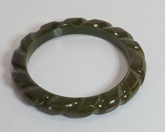 Olive Green Bakelite Bangle Bracelet carved rope swirl twist vintage