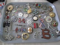 8# Vintage-Now 217pc Costume Jewelry Necklace Earrings Pins Bracelets Lot (Bb17