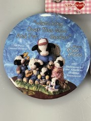Lot 5 VTG Figurine Collector Pinback Buttons – Moo Moo’s, Precious Moments +More