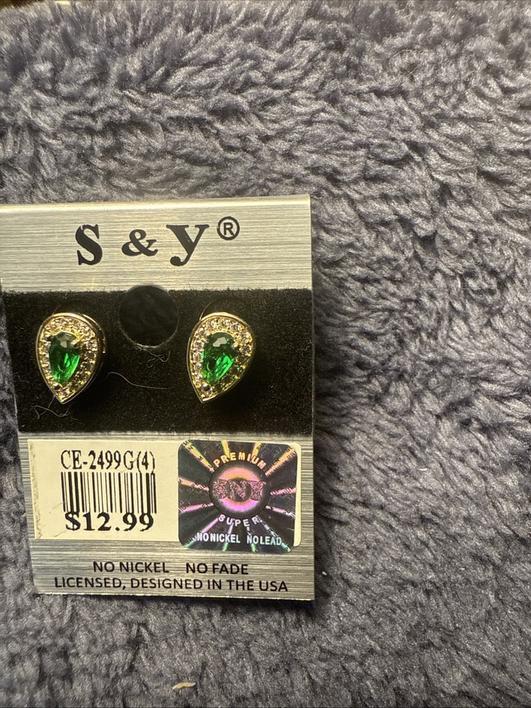 Vintage Green Earrings Gold Tone No Fade Fashion Jewelry