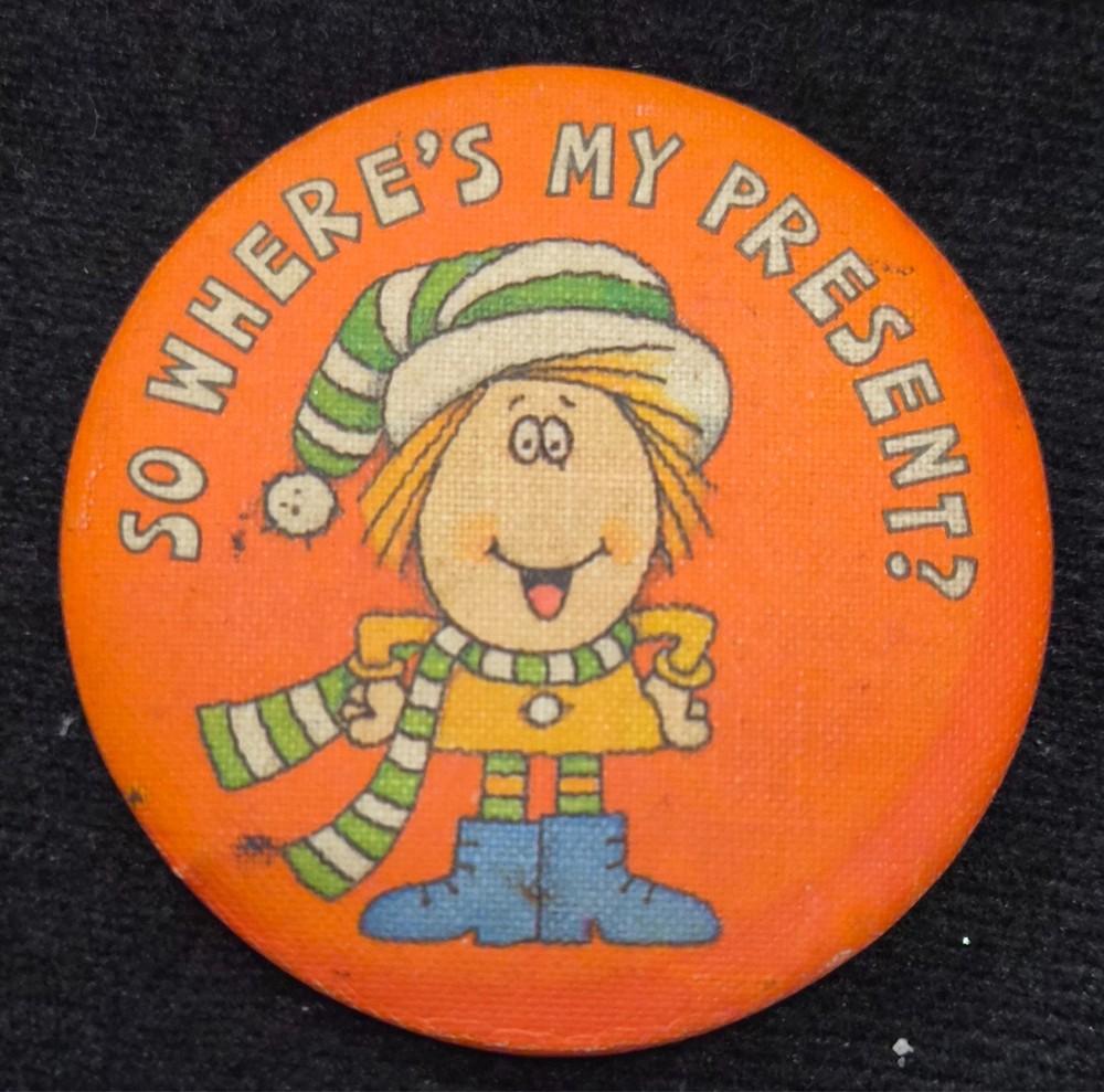 Vintage 1981 Hallmark Christmas ” So Where’s My Present ? ” Pinback Button Pin
