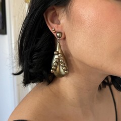 Vintage 1980s gold teardrop dangle pierced earrings gold tone statement ornate