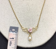 Vinatge Gold Tone Costume Floral Etched Herrignbone Chain Bracelet 7.5″ T836