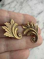 Vintage 1995 MMA Gold Tone Leaf Pierced Earrings Signed
