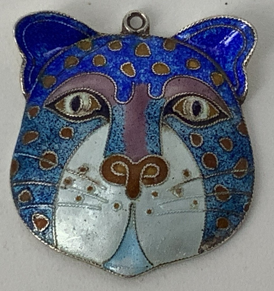 VINTAGE LAUREL BURCH SILVER ENAMEL CHEETAH LEOPARD SPOTTED CAT PENDANT 6 Grams