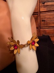 1930s Gold Tone Daisy Necklace and Bracelet Jewelry Set w/Red Center Stones