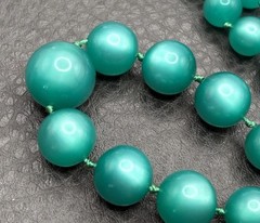 Vintage Moonglow Teal Green Lucite Graduated Bead Necklace Choker 17”
