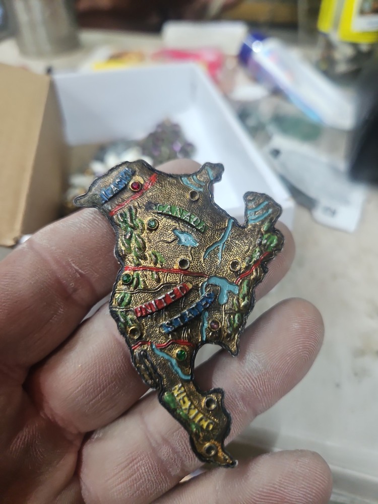 RARE VINTAGE PIN CLIP NORTH AMERICAN CONTINENT, USA, CANADA, MEXICO, UNUSUAL!