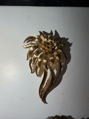 Lot Of Vintage Brooches /Pins One Is Monet . The Other 3 Are Unsigned!