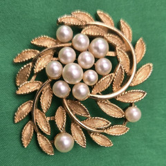 Vintage Signed Lisner Gold Tone Leaves Faux Pearl Brooch Pin 1 3/4″