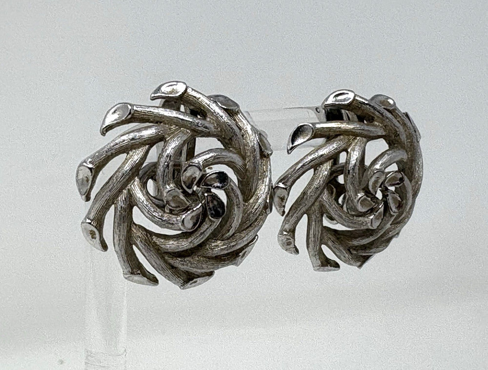Crown Trifari Brushed Modernist Silver Tone Clip On Earrings Vintage .75 in