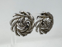 Crown Trifari Brushed Modernist Silver Tone Clip On Earrings Vintage .75 in