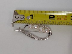 VTG Sterling Silver Brooch 1.75in Leaf Pod 4 Cultured Ivory Pearls MCM 5g Estate