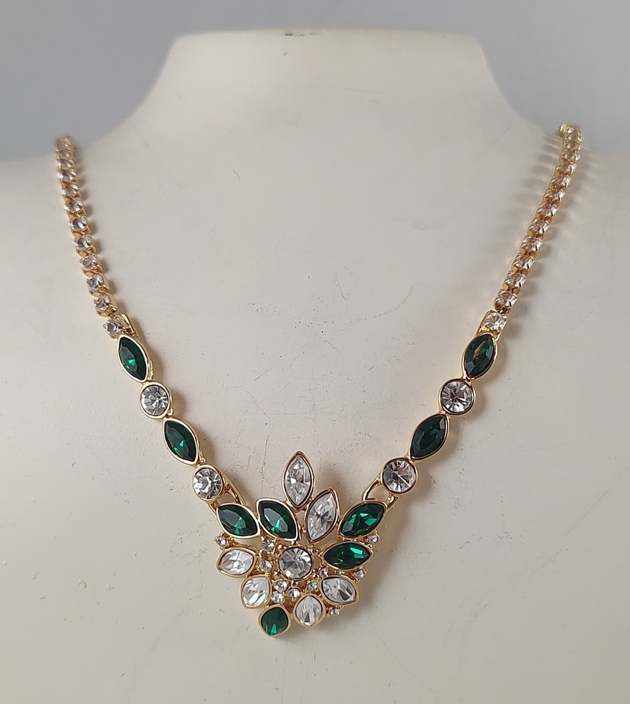 Monet Green and White Rhinestone Necklace MINT Condition! 17.5 Inches
