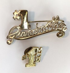 #1 Grandmother & #1 Mom Pin Lot Gold Tone Great Mother’s Day Gift