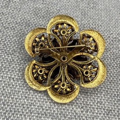 Vintage Brooch Green Stones Textured Gold Tone Swirls 2 Inches