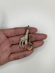 Mother And Baby Giraffe Rhinestone Pin Brooch Green Eyes
