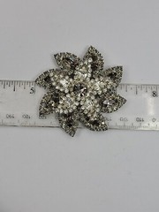 Vintage Weiss Smoky Gray Clear Crystal Rhinestone Flower Wreath Brooch Pin