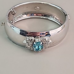 Vintage Hinged Bangle Bracelet Blue Rhinestone Silver Tone Signed 6.75″