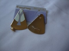 VINTAGE 1970s SAMUEL HUANG CLOISONNE RETRO ABSTRACT GRAY & WHITE ENAMEL EARRINGS