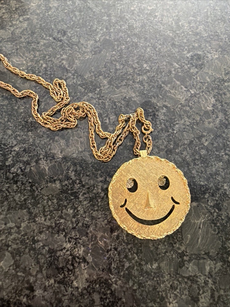 VINTAGE Smiley Face Brooch Pendant Brushed Gold Tone Rhinestone Dangly Eyes