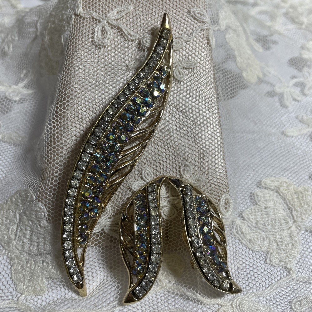 Blue Aurora Borealis Rhinestone Gold Tone Brooch Pin Clip Earrings Set Gar1-57