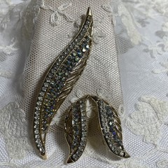 Blue Aurora Borealis Rhinestone Gold Tone Brooch Pin Clip Earrings Set Gar1-57