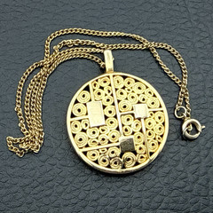 Vintage Sarah Coventry Necklace TIMELESS BEAUTY 1977 Circle Pendant 15in Chain