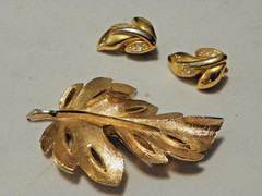 Nice Vintage Jewelry Portrait Pendant Necklace-BSK Leaf brooch 2 pr earring