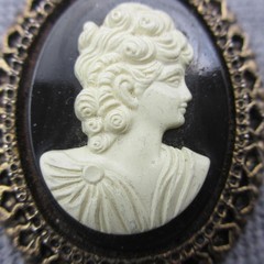 Vintage Cameo Brooch Early Plastic On Black Glass Gold Tone Frame