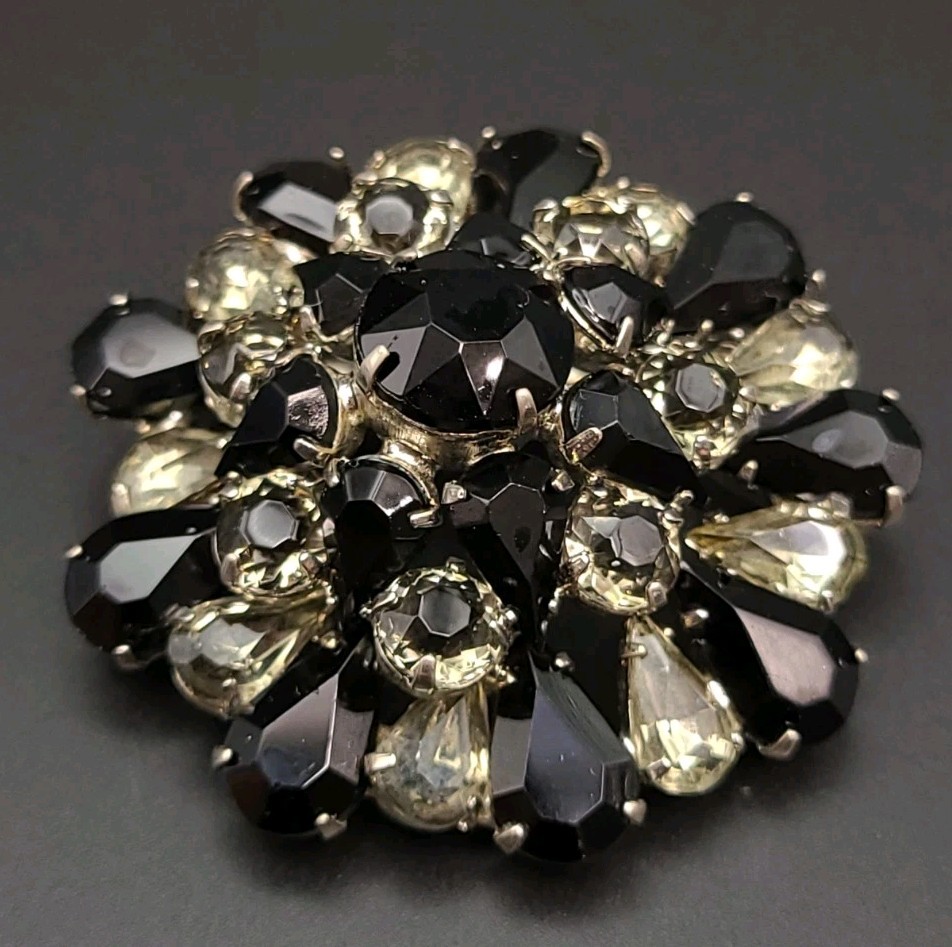 Vintage Juliana Style Black Rhinestone Brooch 1.75″ Unsigned