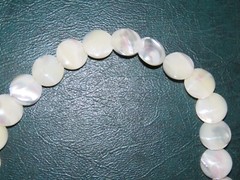 15.5″ CHOKER NECKLACE MOTHER OF PEARL DISCS VINTAGE BARREL CLASP