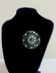 VTG STYLE DOMED 1.75”D BROOCH PIN SILVER TONE BLUE SAPPHIRE BLUE RHINESTONES