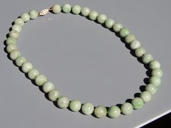 14K GOLD GREEN JADE KNOTTED NECKLACE 74 GRAMS