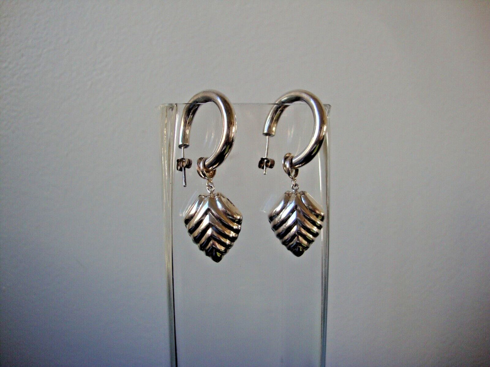 VTG 3/4 HOOP W/ DANGLING SCALLOPED HEART CHARM STERLING SILVER 925 STUD EARRING