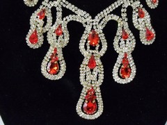 VINTAGE FIRE RED RHINESTONE TEAR DROP STYLE NECKLACE & DANGLE STUD EARRINGS SET